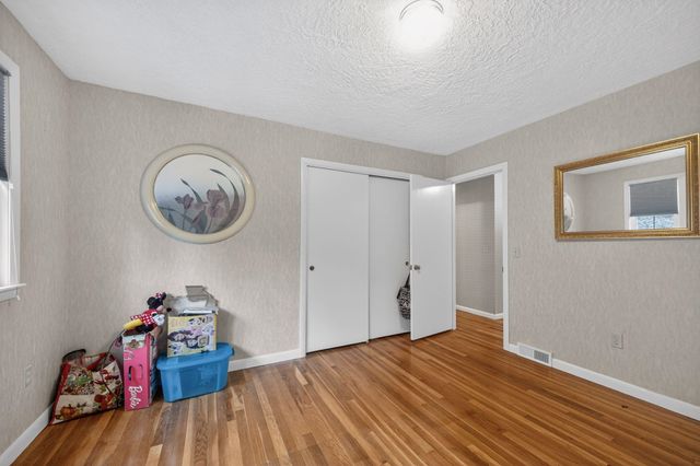 75 North Acres Road, Manchester, NH 03104