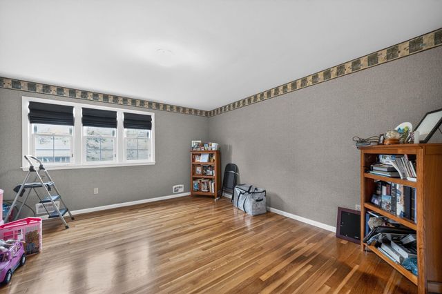 75 North Acres Road, Manchester, NH 03104