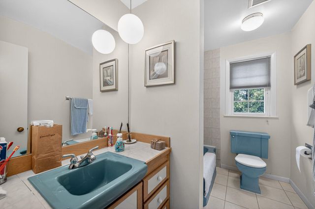 75 North Acres Road, Manchester, NH 03104