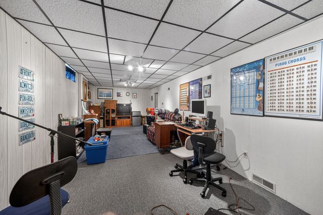 75 North Acres Road, Manchester, NH 03104