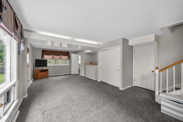 75 North Acres Road, Manchester, NH 03104