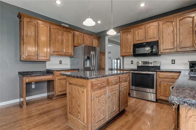 12988 S Hagan Street, Olathe, KS 66062