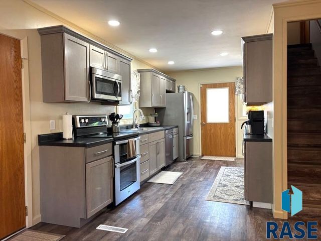 114 N Maple Ave Avenue, Pierre, SD 57501