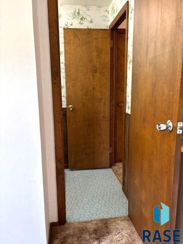 114 N Maple Ave Avenue, Pierre, SD 57501