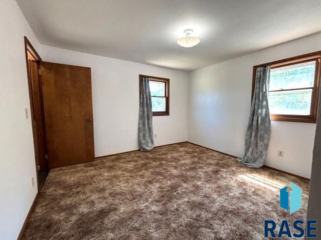 114 N Maple Ave Avenue, Pierre, SD 57501