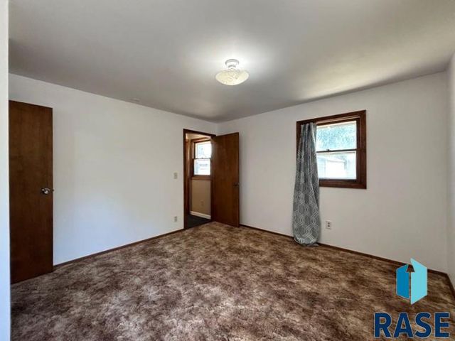 114 N Maple Ave Avenue, Pierre, SD 57501