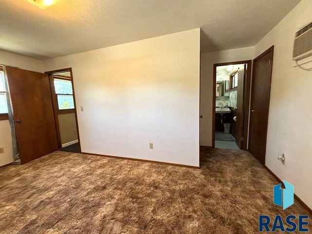 114 N Maple Ave Avenue, Pierre, SD 57501
