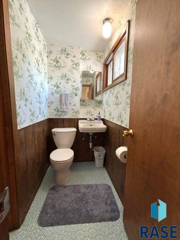 114 N Maple Ave Avenue, Pierre, SD 57501