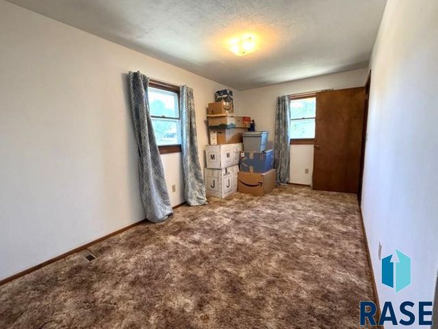 114 N Maple Ave Avenue, Pierre, SD 57501