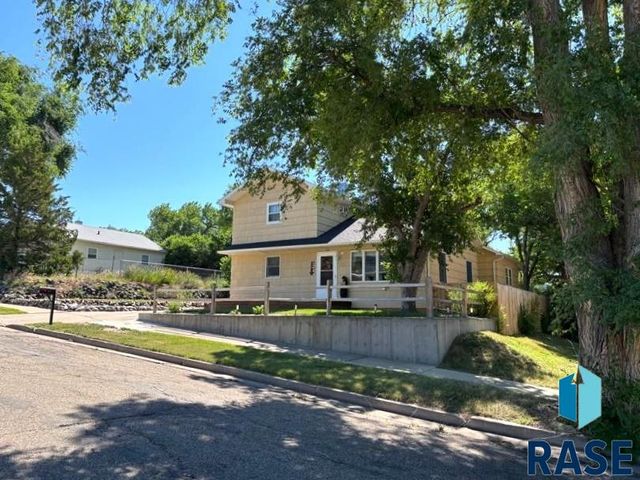 114 N Maple Ave Avenue, Pierre, SD 57501