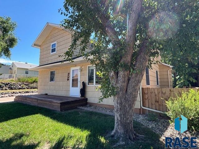 114 N Maple Ave Avenue, Pierre, SD 57501