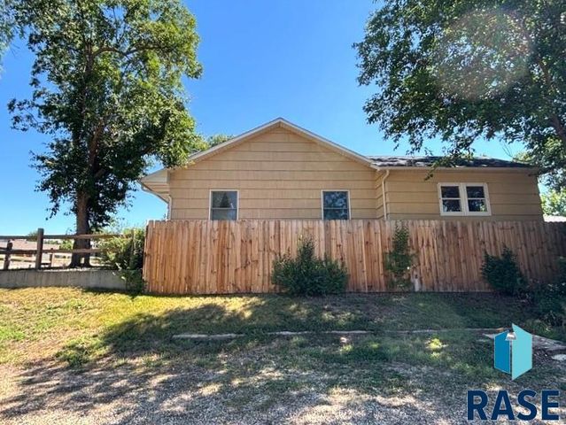 114 N Maple Ave Avenue, Pierre, SD 57501