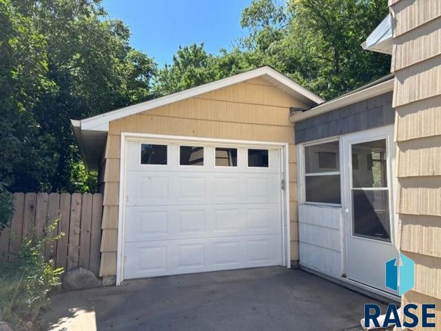 114 N Maple Ave Avenue, Pierre, SD 57501