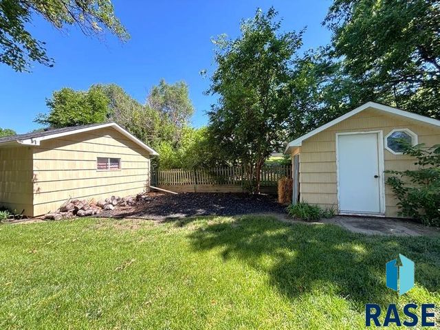 114 N Maple Ave Avenue, Pierre, SD 57501