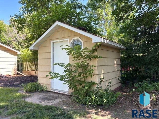 114 N Maple Ave Avenue, Pierre, SD 57501