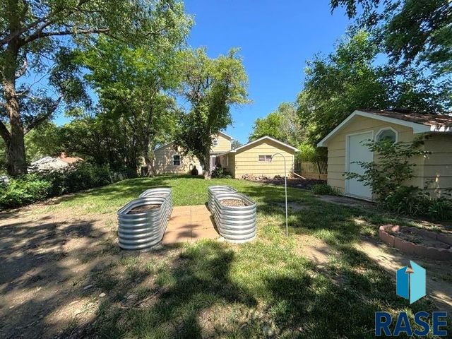 114 N Maple Ave Avenue, Pierre, SD 57501