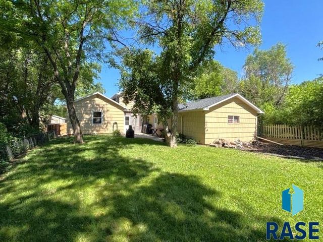 114 N Maple Ave Avenue, Pierre, SD 57501