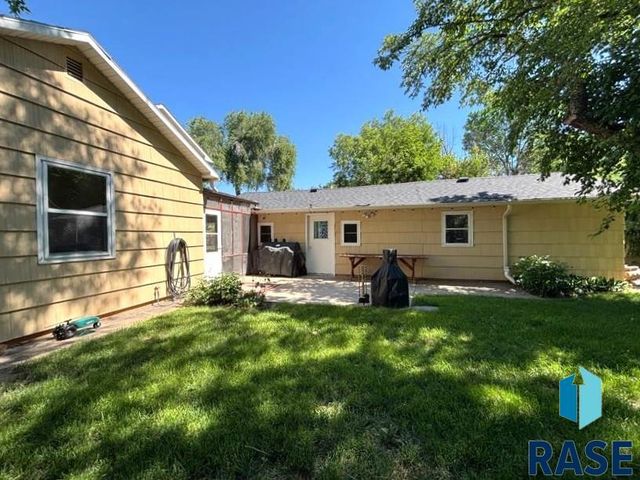 114 N Maple Ave Avenue, Pierre, SD 57501