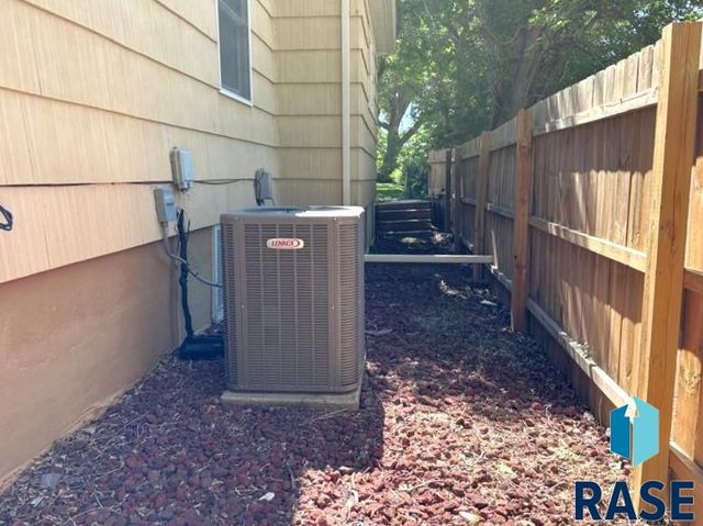 114 N Maple Ave Avenue, Pierre, SD 57501