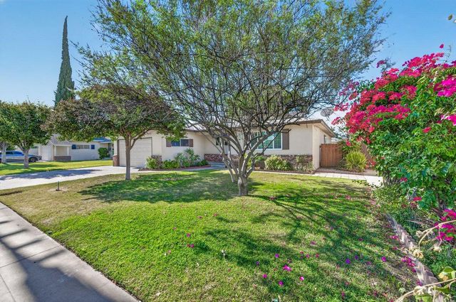 692 W Gettysburg Avenue, Clovis, CA 93612