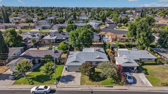 692 W Gettysburg Avenue, Clovis, CA 93612