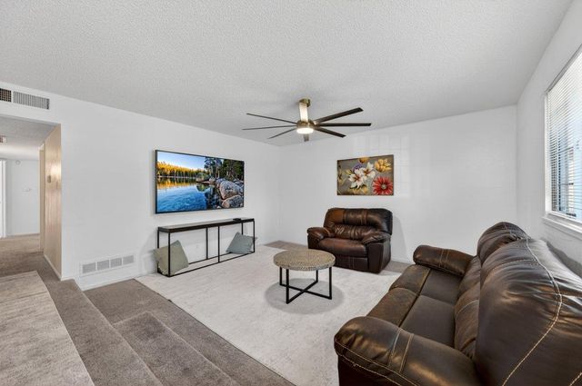 692 W Gettysburg Avenue, Clovis, CA 93612