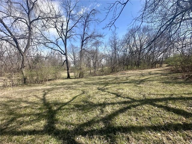 8740 Barber Avenue, Kansas City, KS 66111