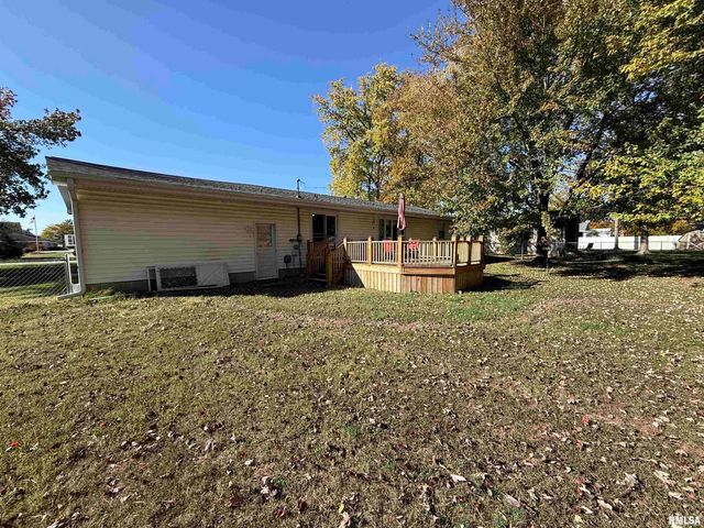 1108 HAWTHORN Road, Salem, IL 62881