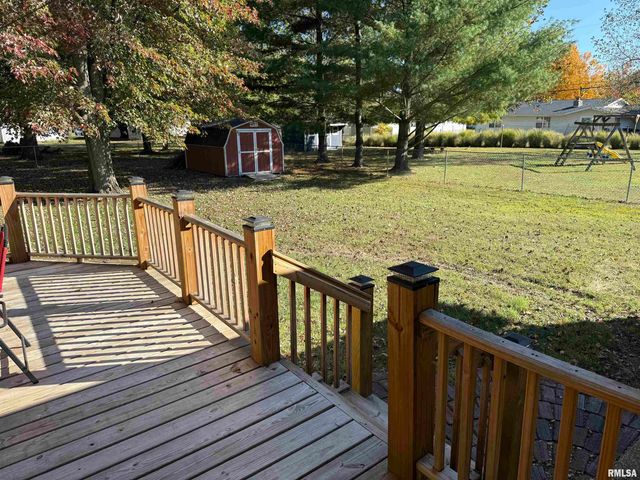 1108 HAWTHORN Road, Salem, IL 62881