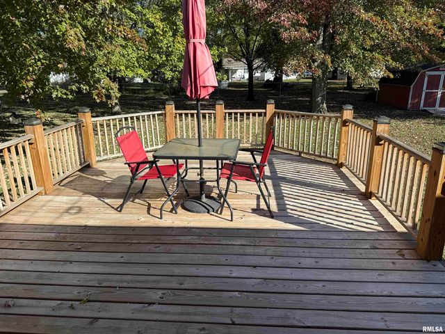 1108 HAWTHORN Road, Salem, IL 62881