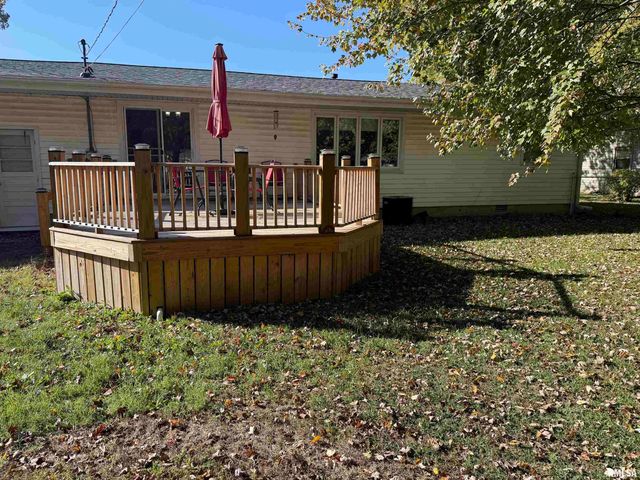 1108 HAWTHORN Road, Salem, IL 62881