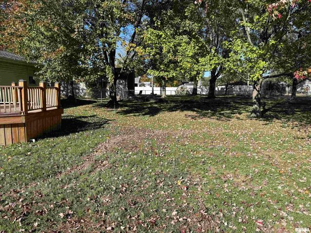 1108 HAWTHORN Road, Salem, IL 62881