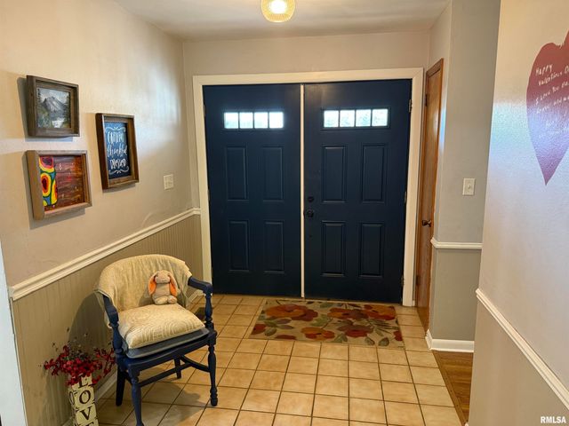 1108 HAWTHORN Road, Salem, IL 62881