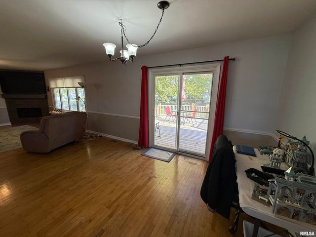 1108 HAWTHORN Road, Salem, IL 62881