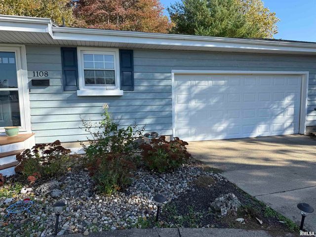 1108 HAWTHORN Road, Salem, IL 62881