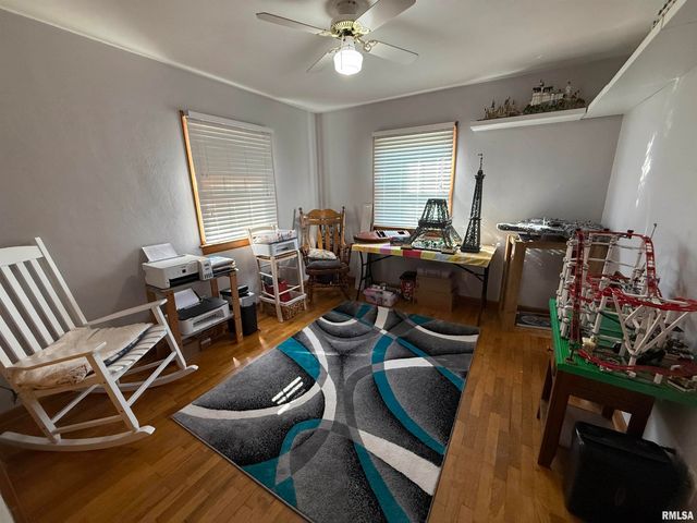 1108 HAWTHORN Road, Salem, IL 62881