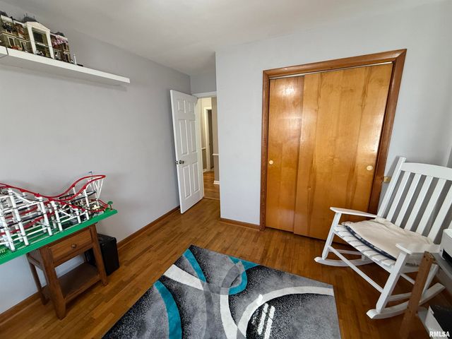 1108 HAWTHORN Road, Salem, IL 62881