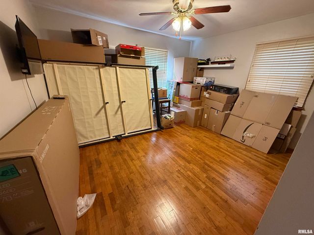 1108 HAWTHORN Road, Salem, IL 62881