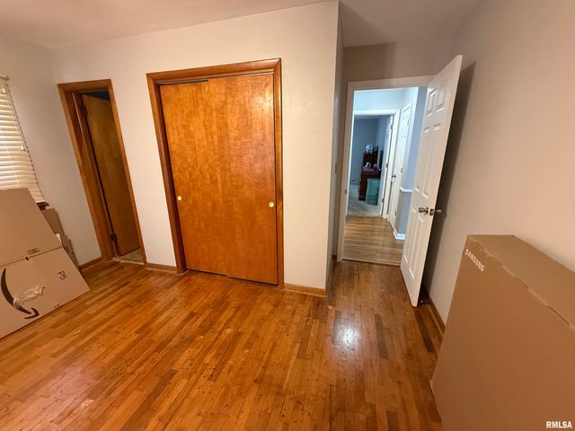 1108 HAWTHORN Road, Salem, IL 62881