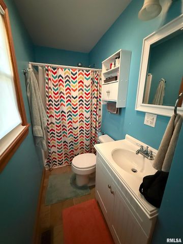 1108 HAWTHORN Road, Salem, IL 62881