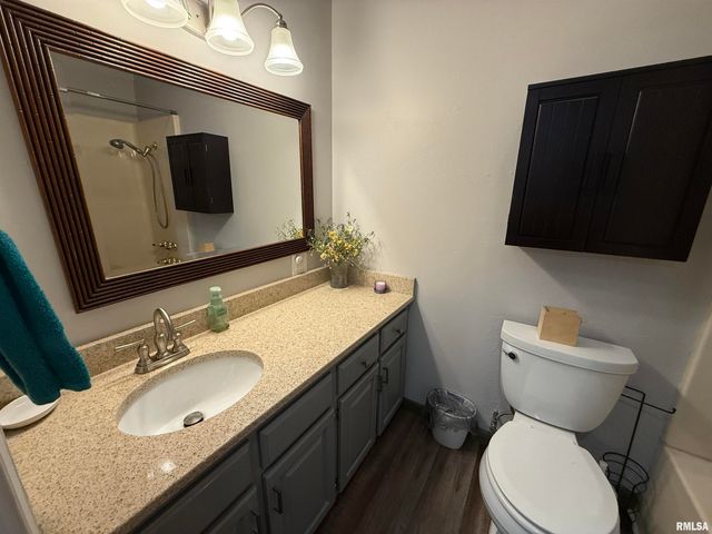 1108 HAWTHORN Road, Salem, IL 62881