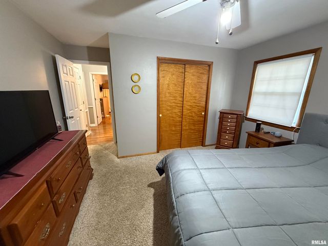 1108 HAWTHORN Road, Salem, IL 62881