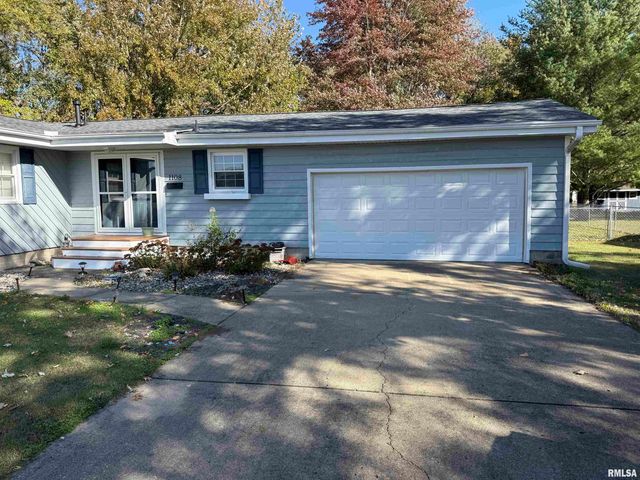 1108 HAWTHORN Road, Salem, IL 62881