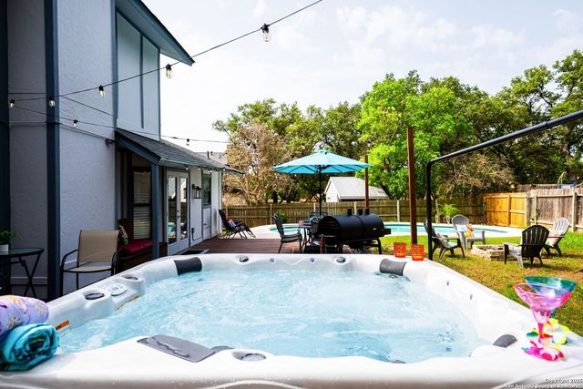 8410 Oak Fence, San Antonio, TX 78251