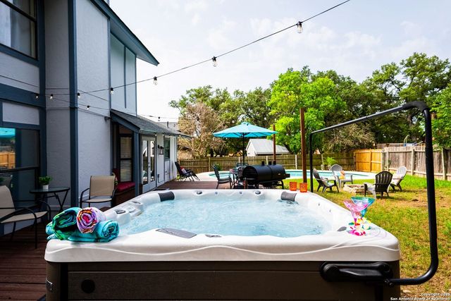 8410 Oak Fence, San Antonio, TX 78251