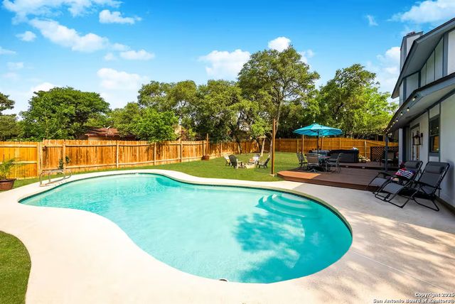 8410 Oak Fence, San Antonio, TX 78251