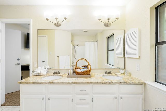 8410 Oak Fence, San Antonio, TX 78251