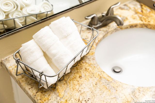 8410 Oak Fence, San Antonio, TX 78251