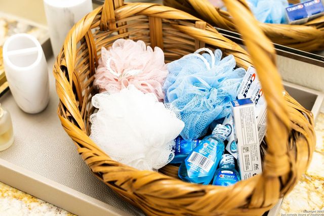 8410 Oak Fence, San Antonio, TX 78251