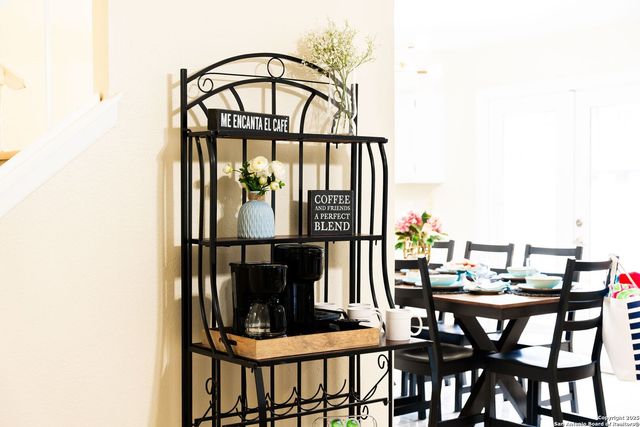 8410 Oak Fence, San Antonio, TX 78251